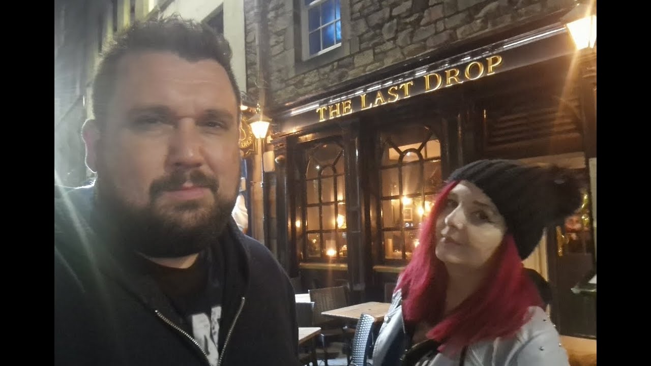 A pub crawl of Edinburgh and its oldest and most haunted bars and pubs!