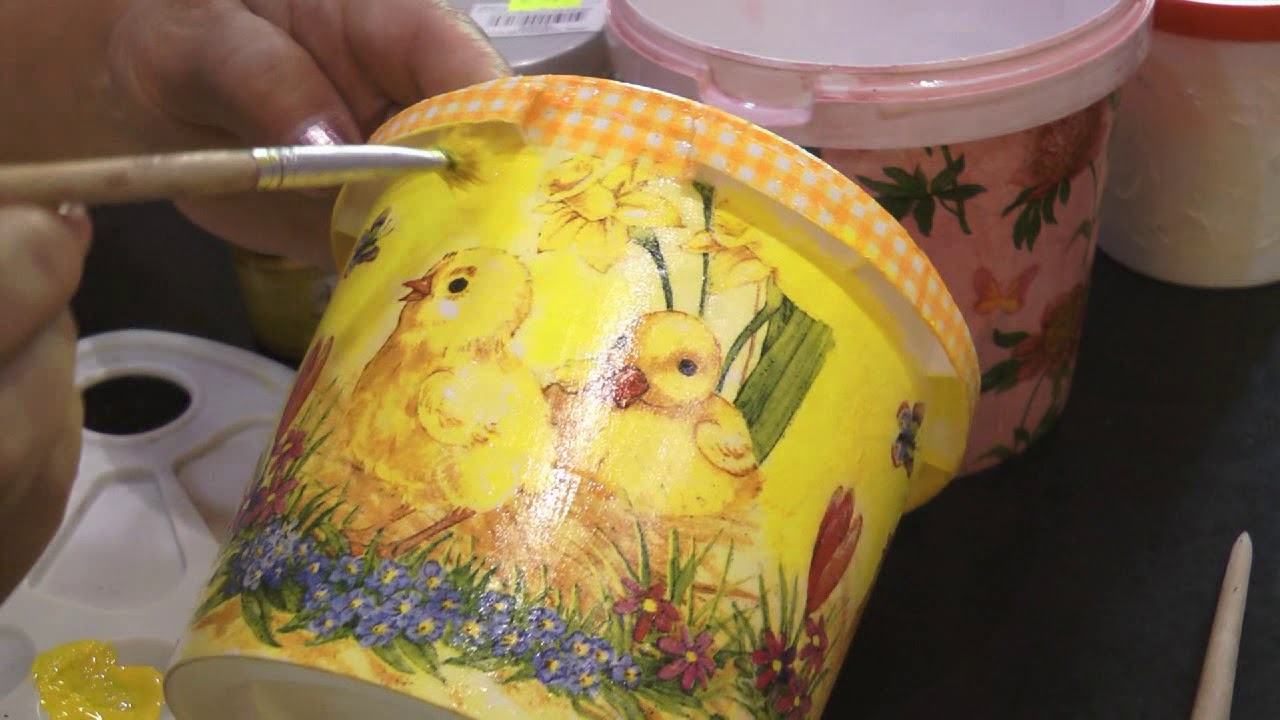 Декупаж пластиковых майонезных ведерок