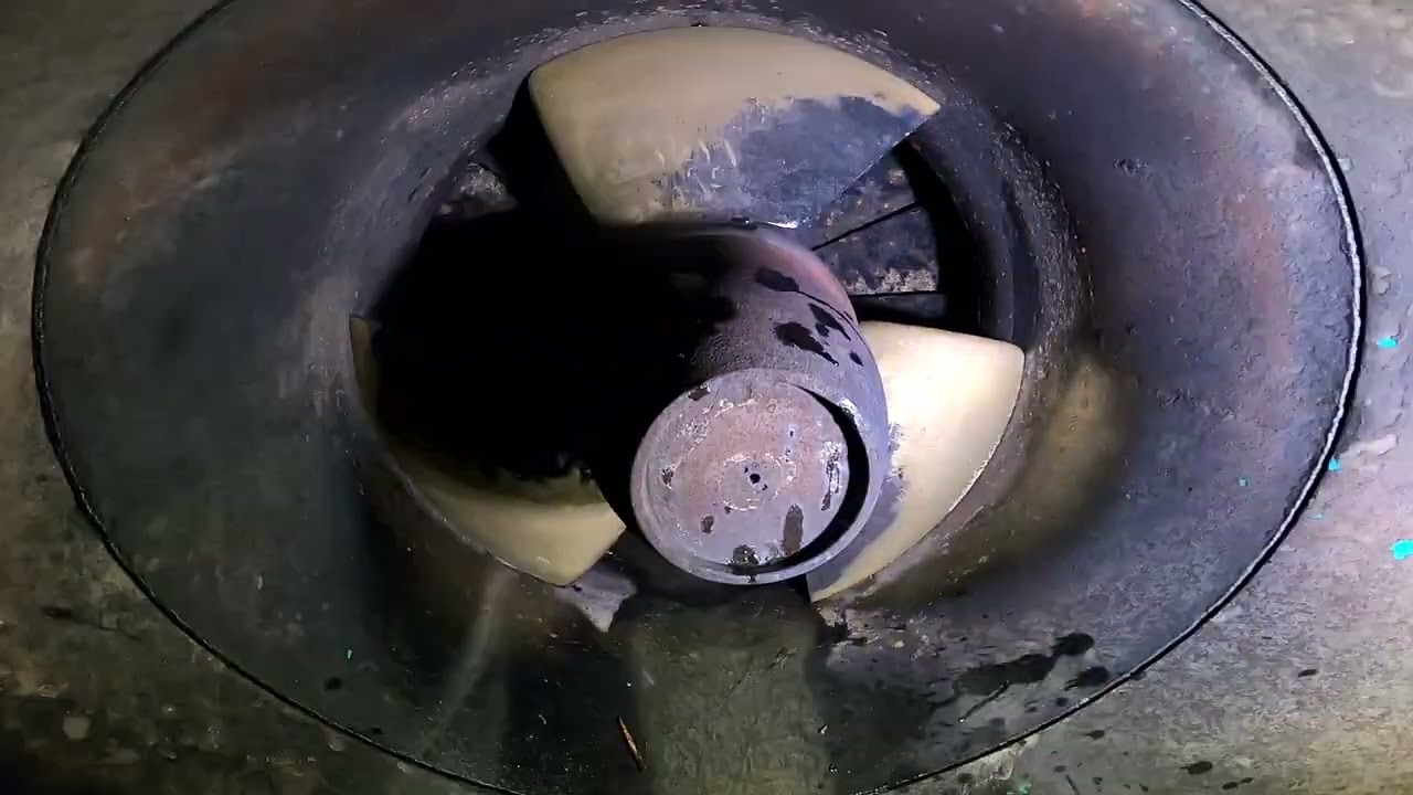 Malá Vodní Elektrárna - Tam dole.