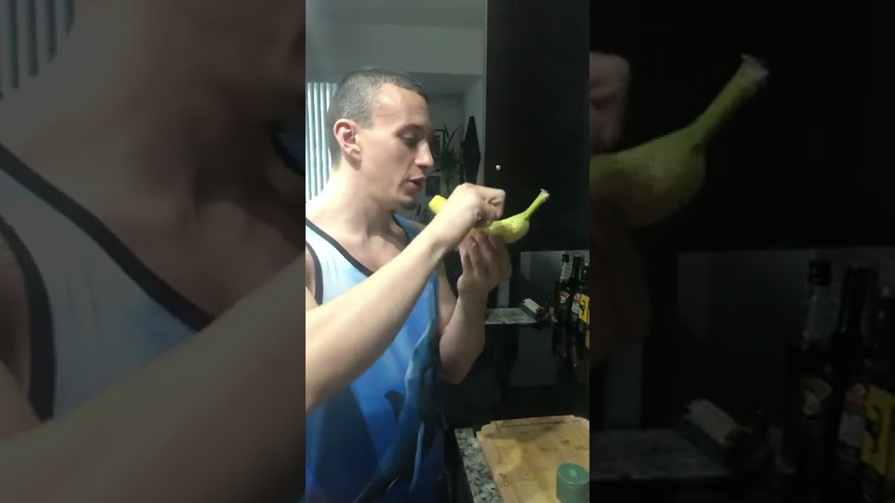 Elleva hits a Banana Bong 🍌 💨 #rip