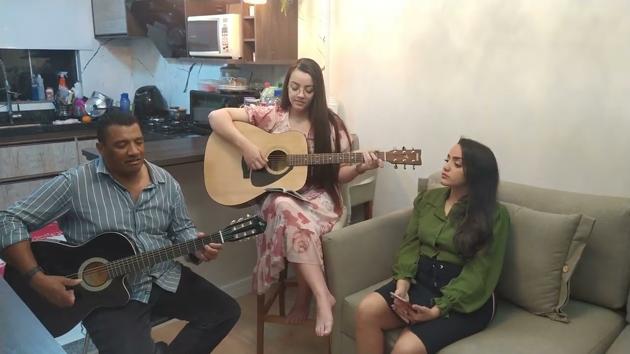 Tua vida é triste? Hino CCB - Luz e Mikaella
