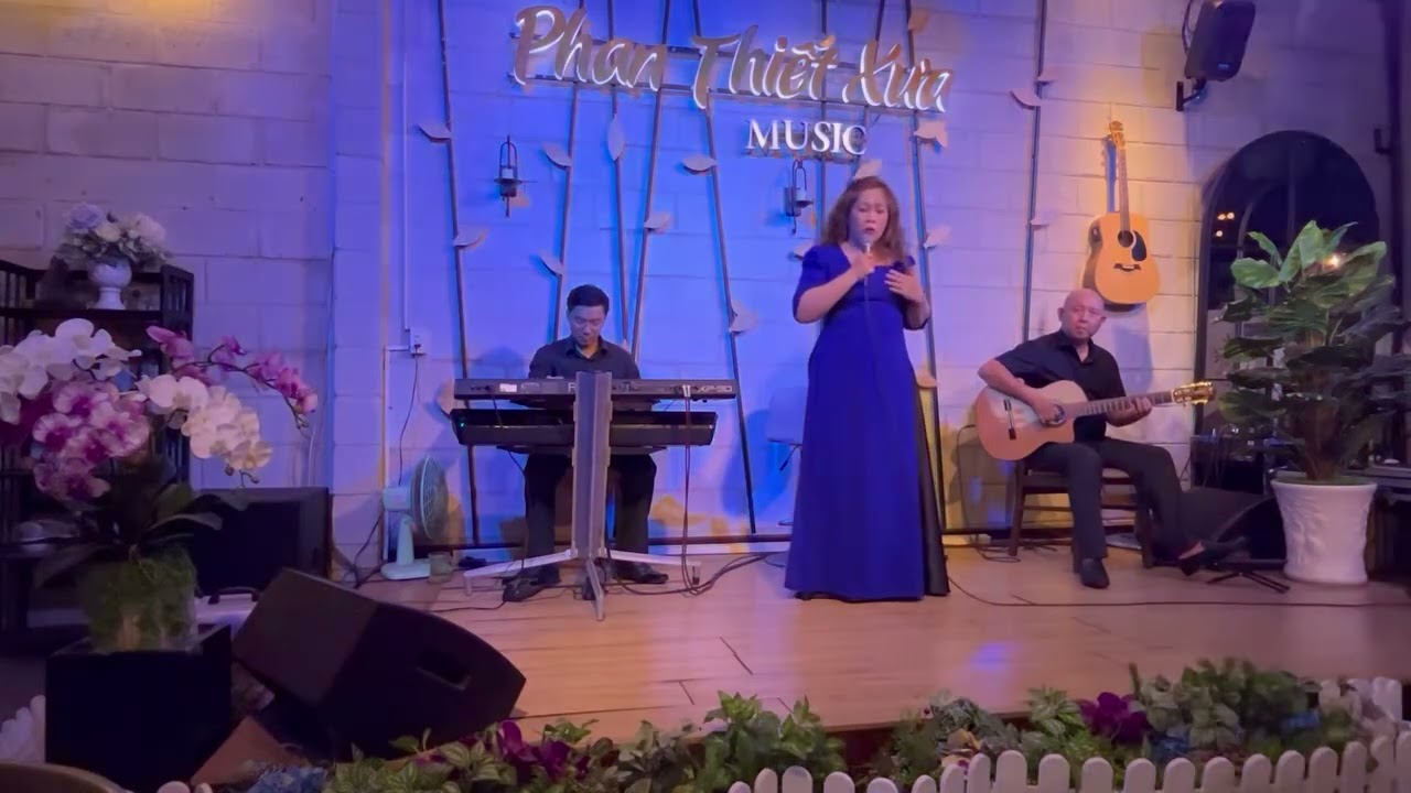 Loài Hoa Không Tên - Minh Thu