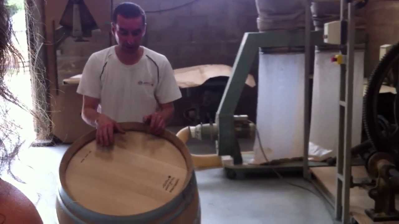 The traditional process of making French Oak Barrels, Loire Valley, France - part 1 (French)