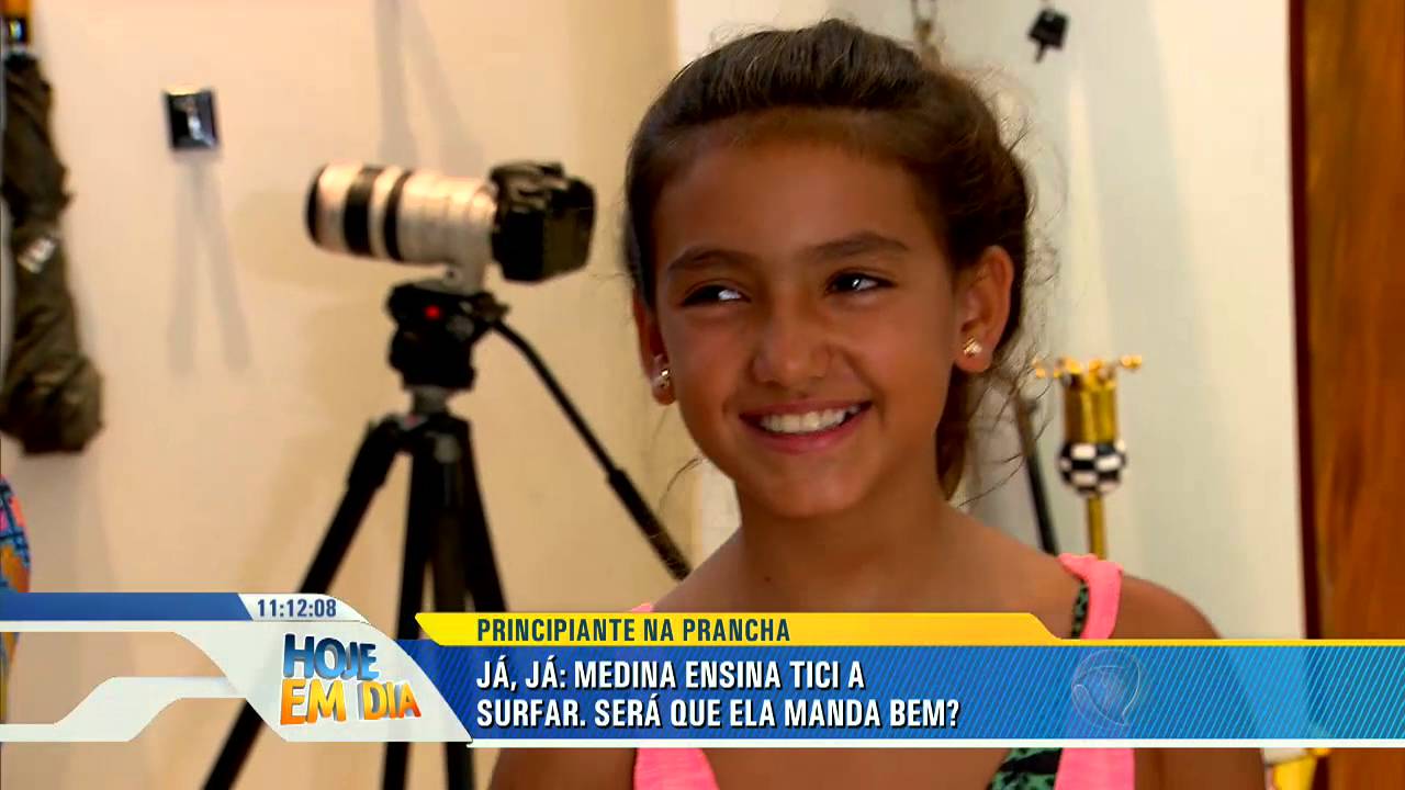 Tici visita casa e mostra intimidade de Gabriel Medina