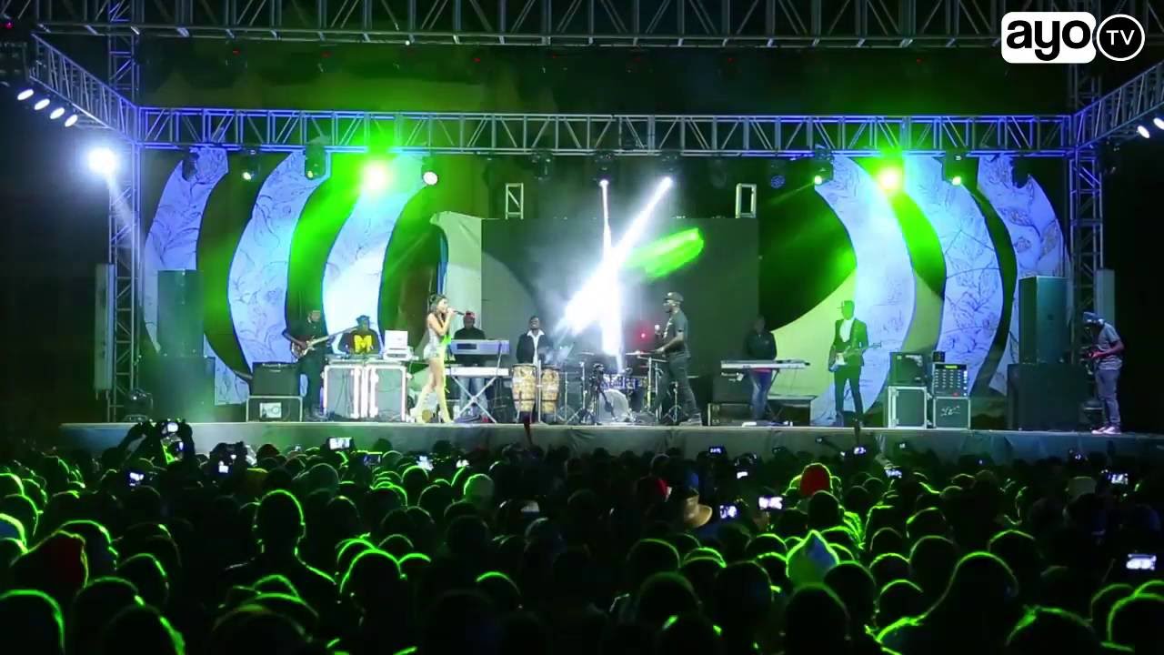 Baraka The Prince alivyomuita Lord Eyez kwenye stage Arusha.