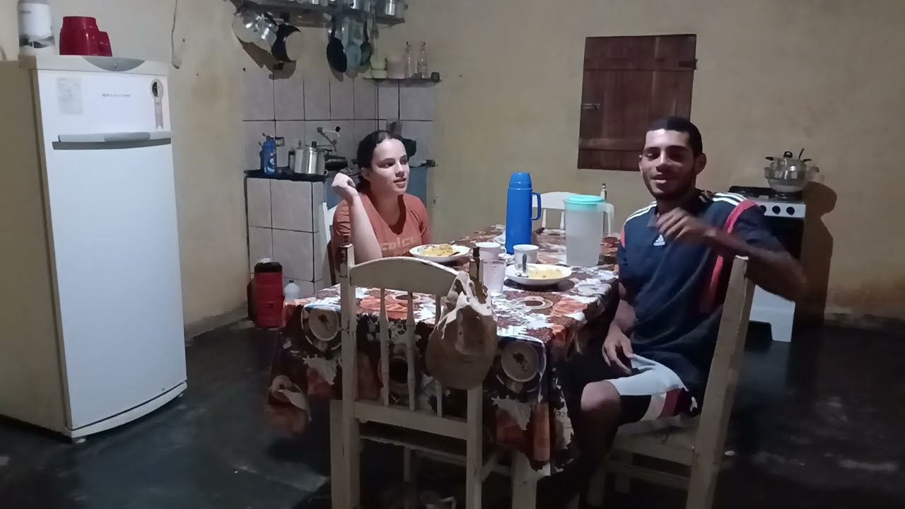 Frango no forno🍗 vejam só essa delícia 😋 que Joicinha preparou + café ☕️ dá noite 🙏🙌