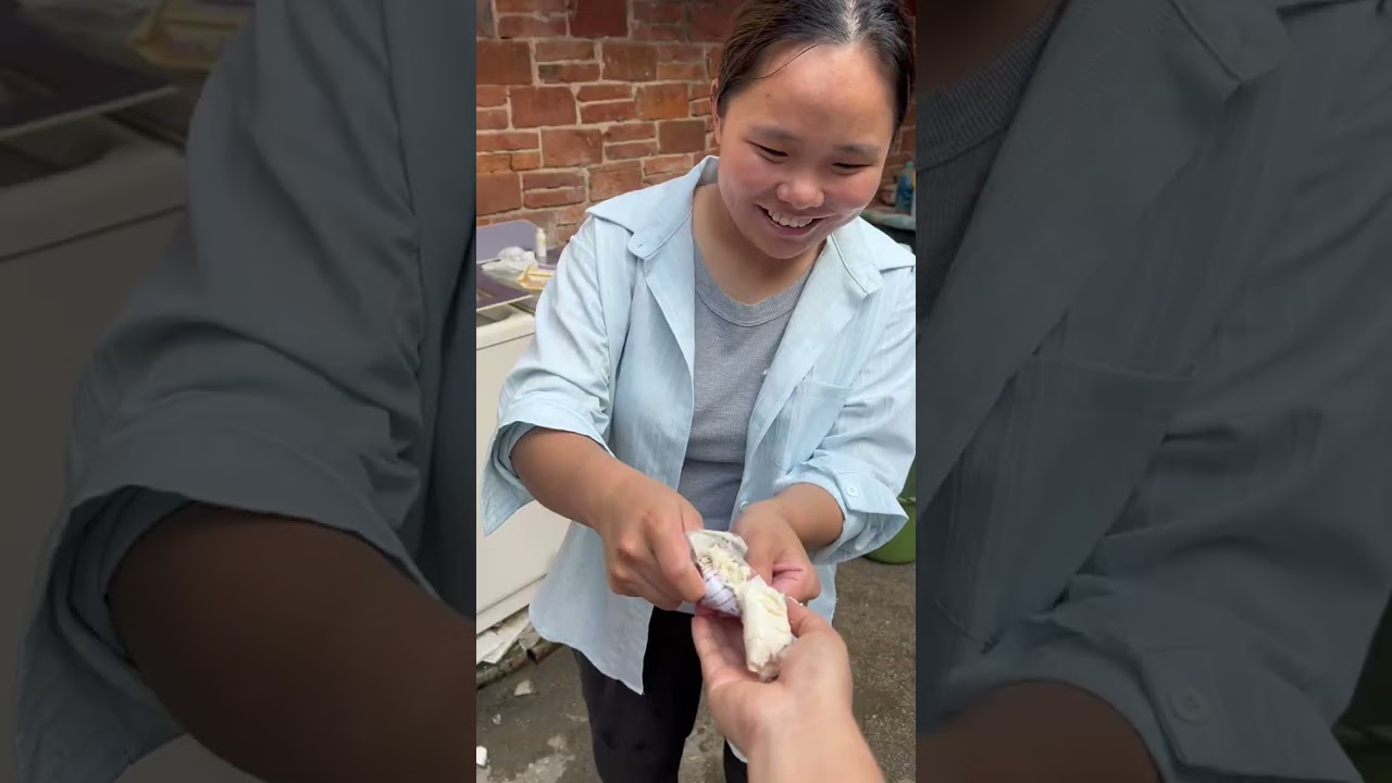 忽悠姐夫小舅子吃山羊奶酪，俩人恼羞成怒！弟妹直接拿出赶猪棒 #搞笑视频 #一定要看到最后