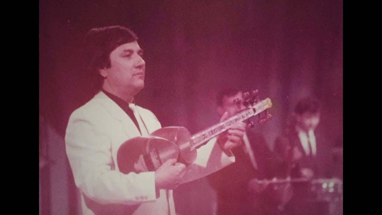 Olimjon Orifjonov kuylaydi. Олимжон Орифжонов куйлайди.