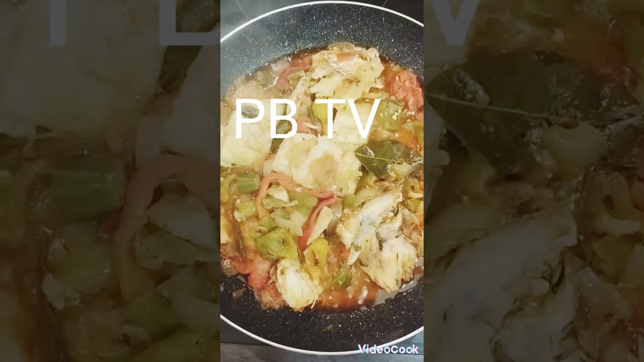 Poisson salé à la sauce tomate