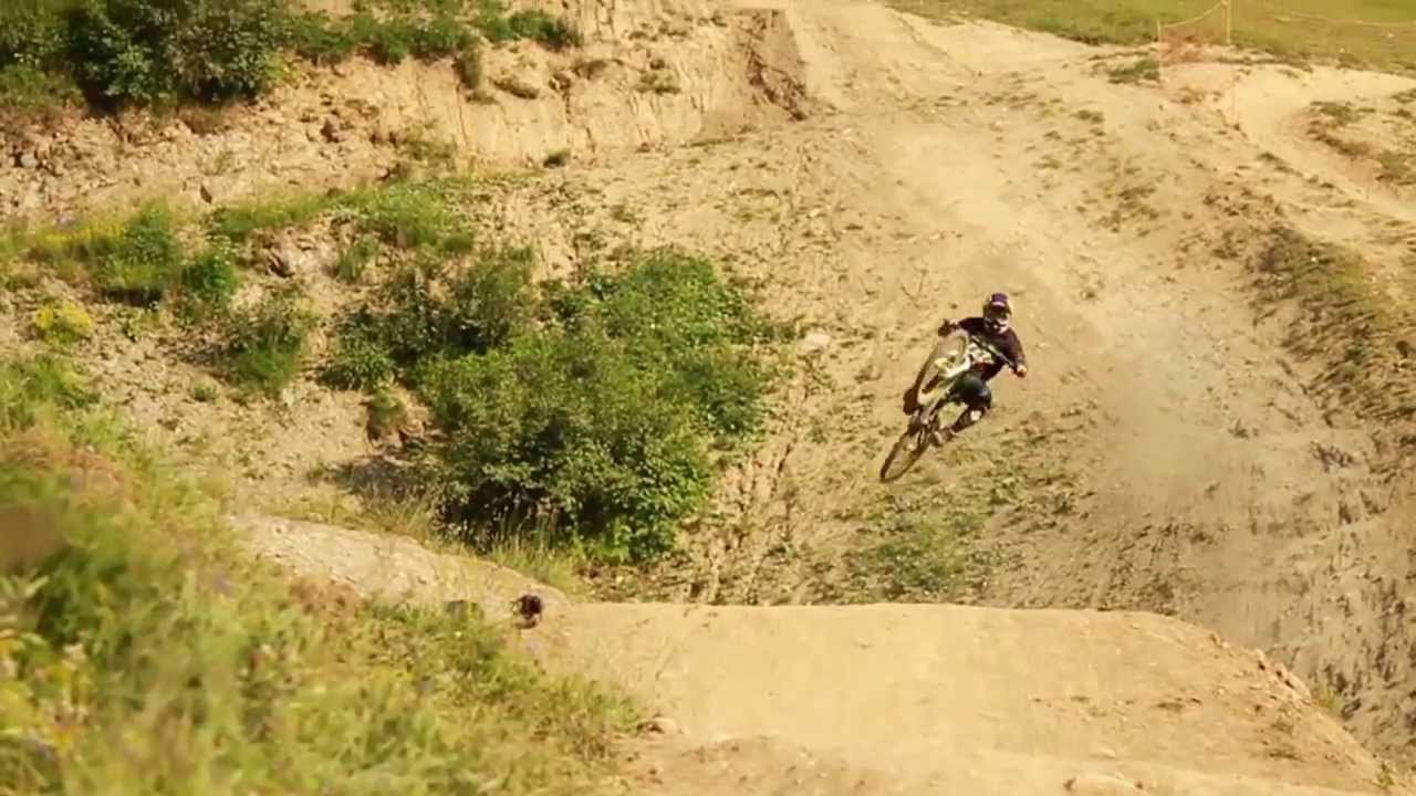 Andreu bombing 2 alpes