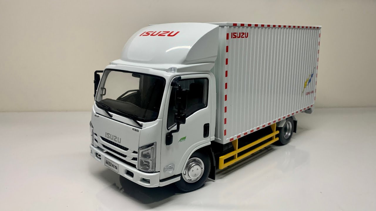 Unboxing of Isuzu  -Series small Truck 1:18 Scale Diecast Model