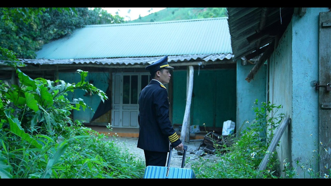 A former Navy veteran returns home after three years &ndash; shocked to find his house in ruins