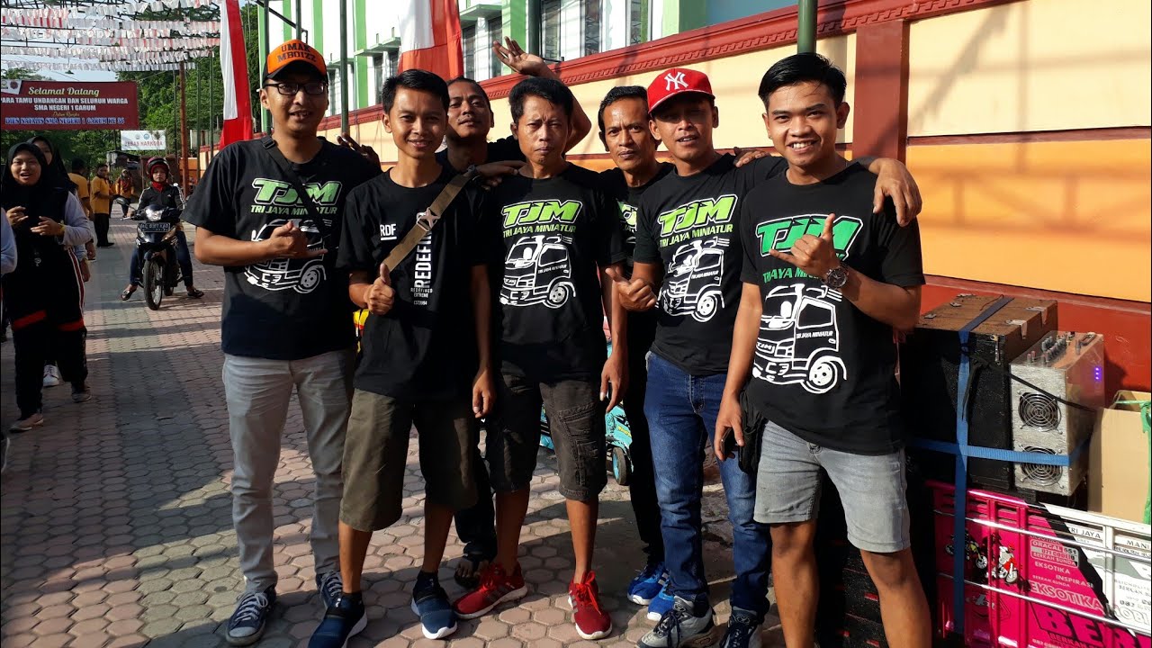 Pawai miniatur Dies Natalis SMA 1 Garum Blitar