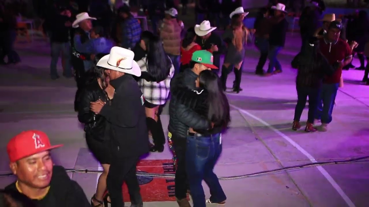 EL REY DE MIL CORONAS   MUCHACHO ALEGRE LOS FARAONES DEL NORTE