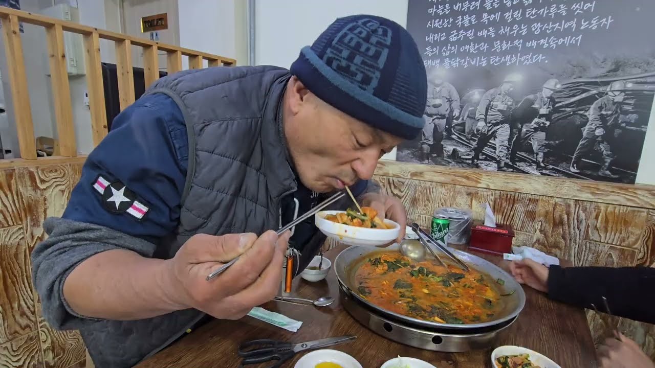 태백택시 기사의 밥한끼 엄마손 물닭갈비 건져먹고 밥은 볶아먹고 맛이 기막히네ᆢ