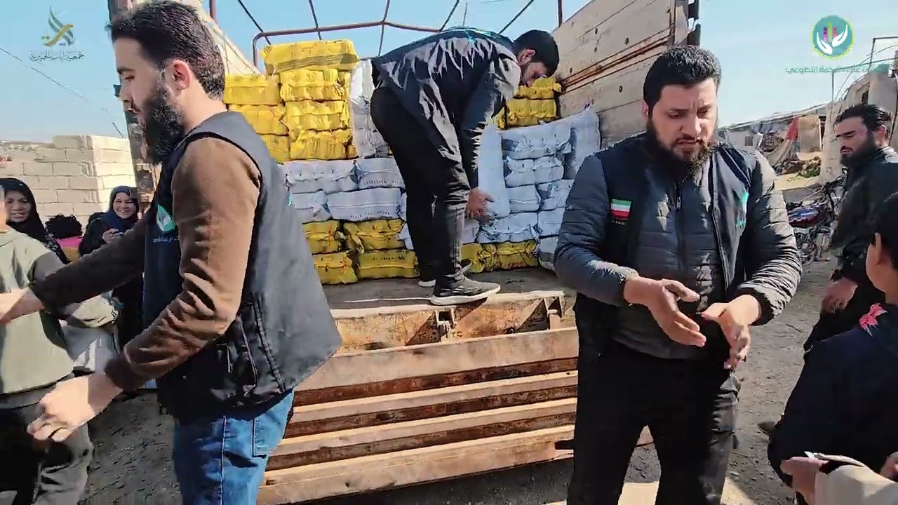 شتاء دافئ: توزيع مواد تدفئة مقدمة من أهل الخير بالكويت على النازحين بمخيمات الشمال السوري 15/2/2025