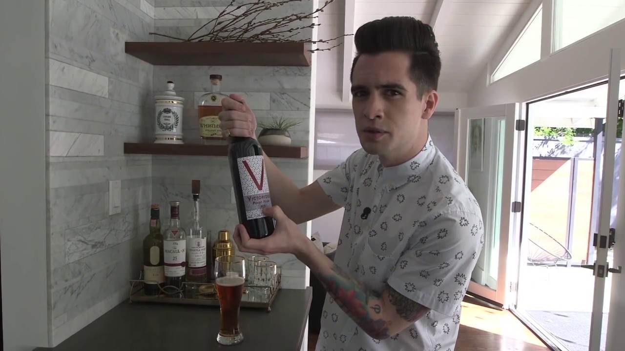 Брендон Ури Экскурсия по Дому Panic! At The Disco [РУС перевод]