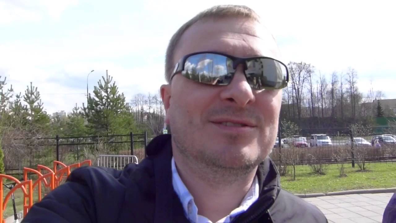 Илья едет на концерт группы 