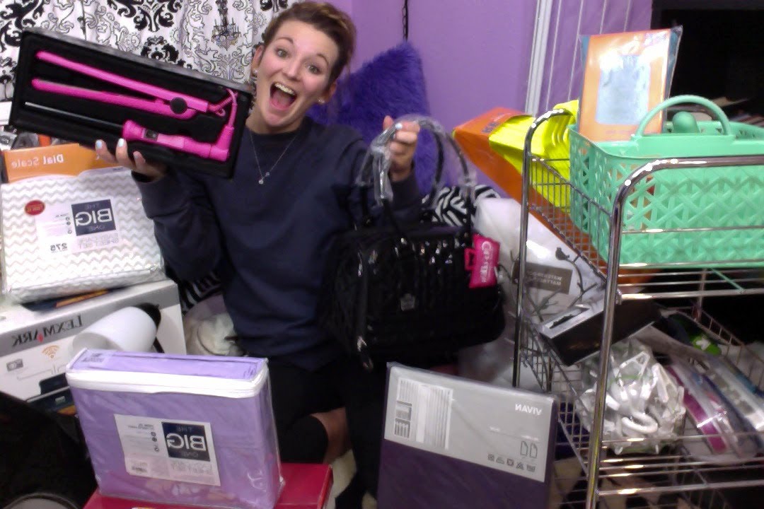 What I'm taking to COLLEGE / DORM Haul