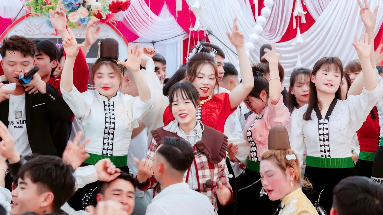 QUÁ CĂNG ANH CHỊ EM GÁI BẢN NGHỊU NHẢY ĐÁM CƯỚI  -LỄ VU QUY - MỘC SINH & VĂN NGÂN - NHẠC SÀN TÂY BẮC