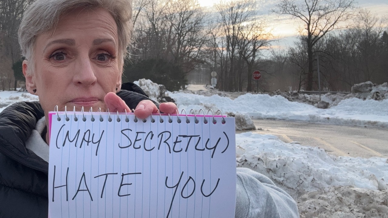 9 signs someone dislikes you and is hiding it