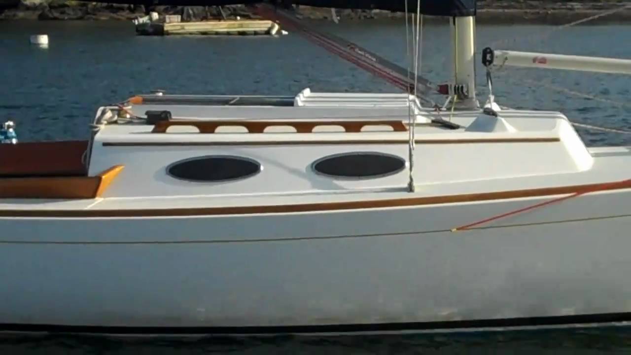 Alerion Express 28