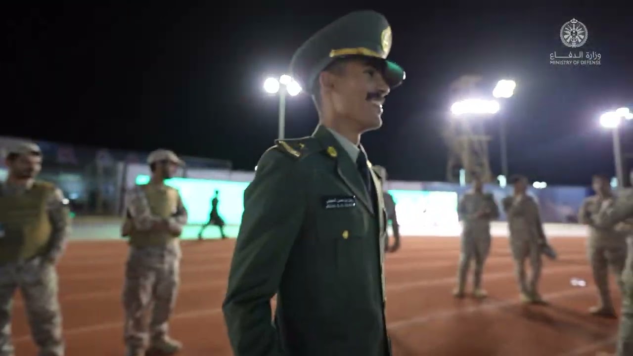 أهالي خريجي ‏⁧‫كلية الملك عبدالله للدفاع الجوي‬⁩ يشاركون أبناءهم مشاعر الاعتزاز والفخر بالتخرّج