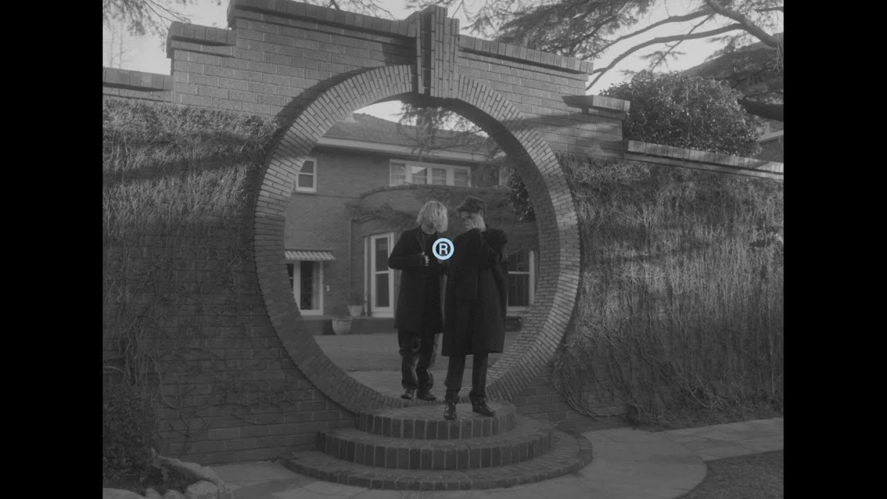 Royel Otis - Daisy Chain (Visualiser)