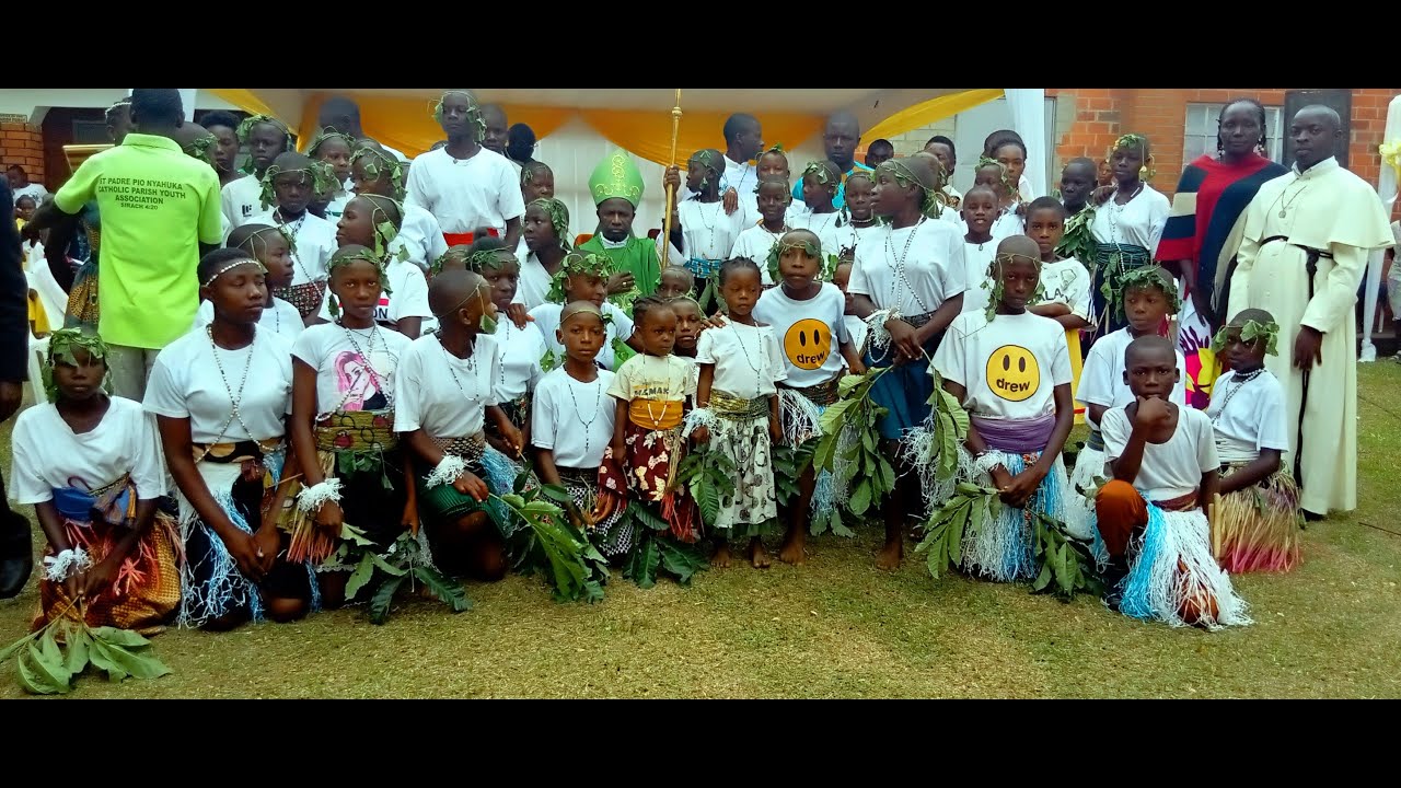 LUBWISI TRADITIONAL DANCE BY HOLY CHILDHOOD