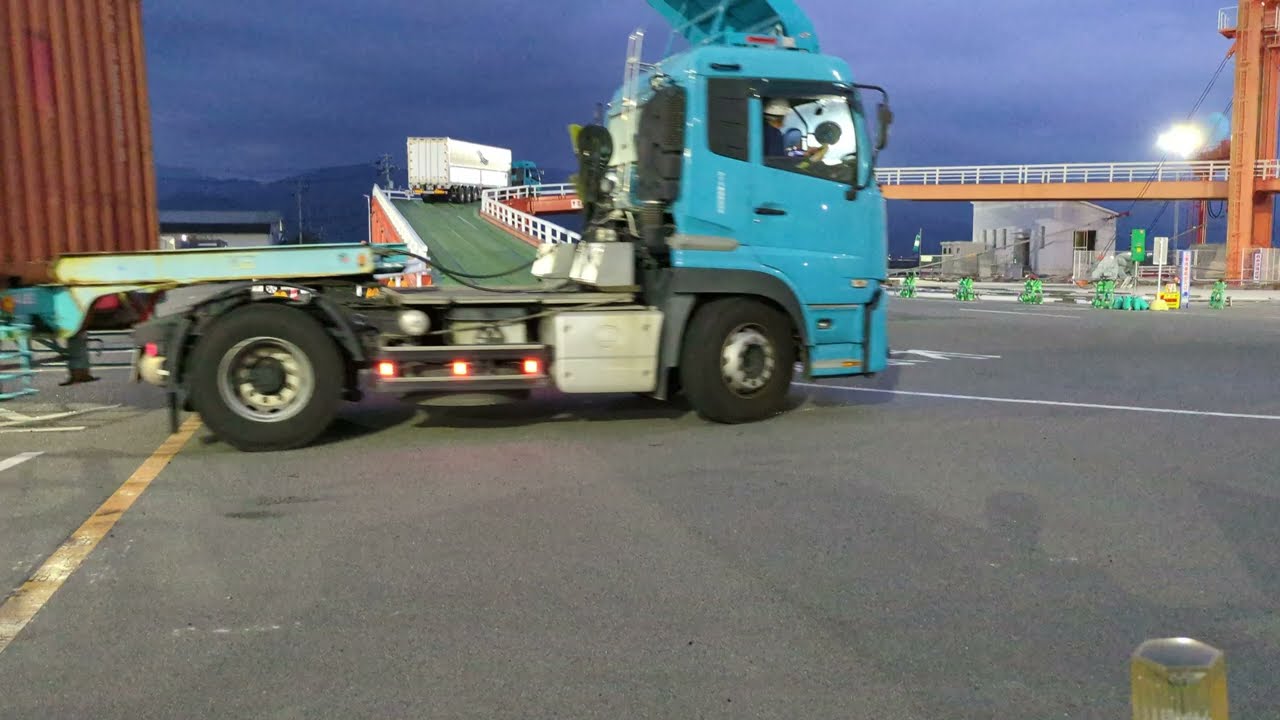 四国開発フェリー オレンジフェリーえひめ トレーラー積込