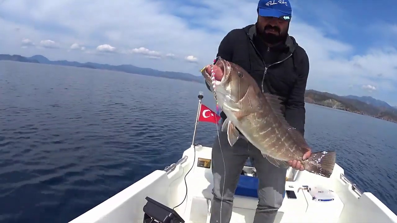 Vuruş anında oltayı açsa da, devamında güzel balıklar yakaladım. Slow jiggin. Fethiye balık avı.
