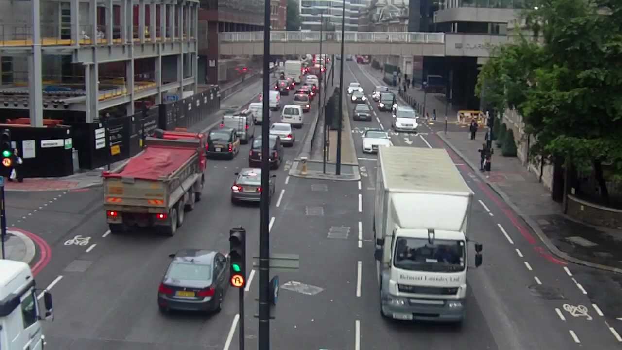 Traffic - A3211 Lower Thames St. / A3 London Bridge - Eastbound