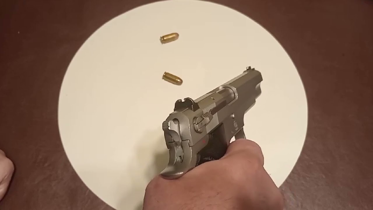 Smith & Wesson 4506 calibre .45 ACP