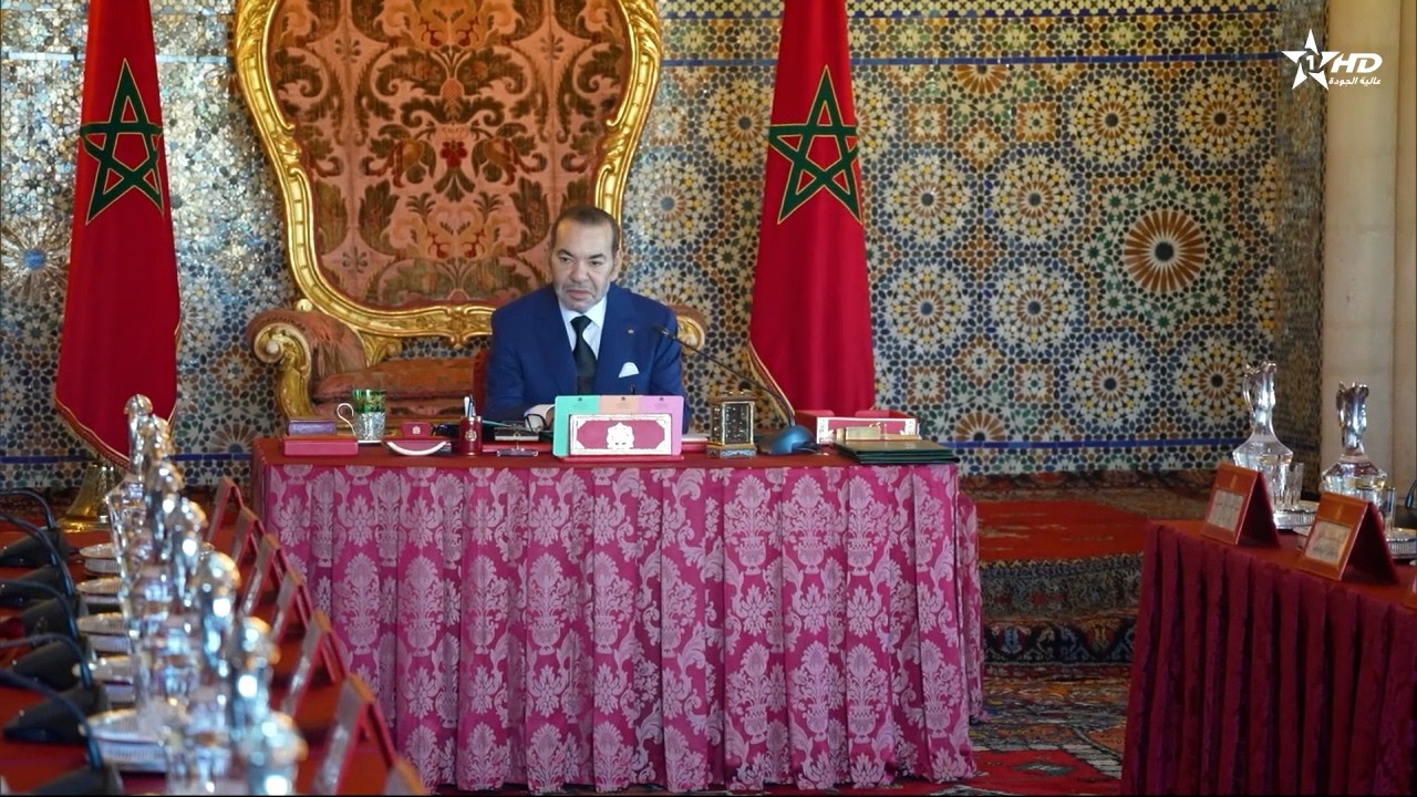 القصر الملكي بالرباط - جلالة الملك يترأس مجلسا وزاريا