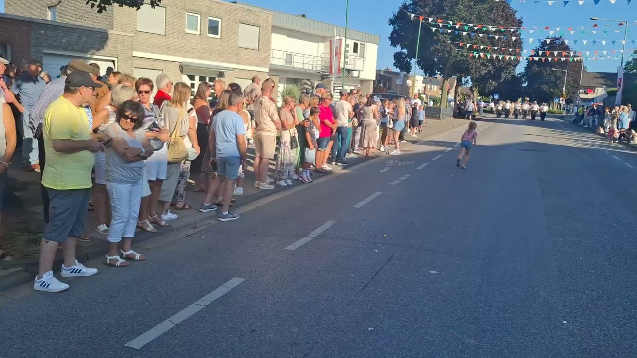 Schützenfest Morken Harff 2025, Die große Klompenparade vom Montag Nachmittag 