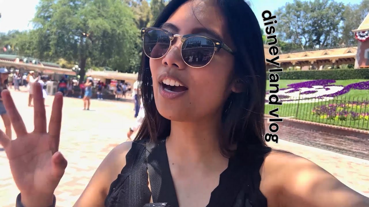 reviewing pym's test kitchen food (disneyland vlog)