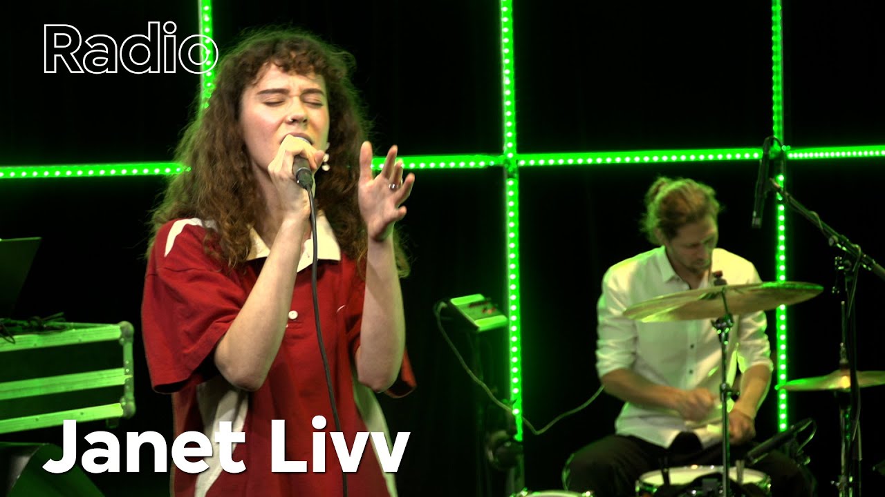 Janet Livv - 'Too Much' & 'Pain Away' Live @ 3FM (VoorAan)