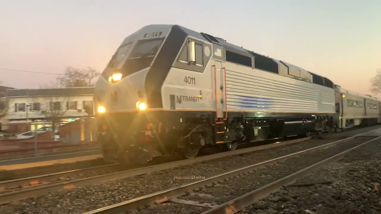[ARCHIVE]: NJT PL42ACs 4003 and 4011 at Rutherford (11/23/22)