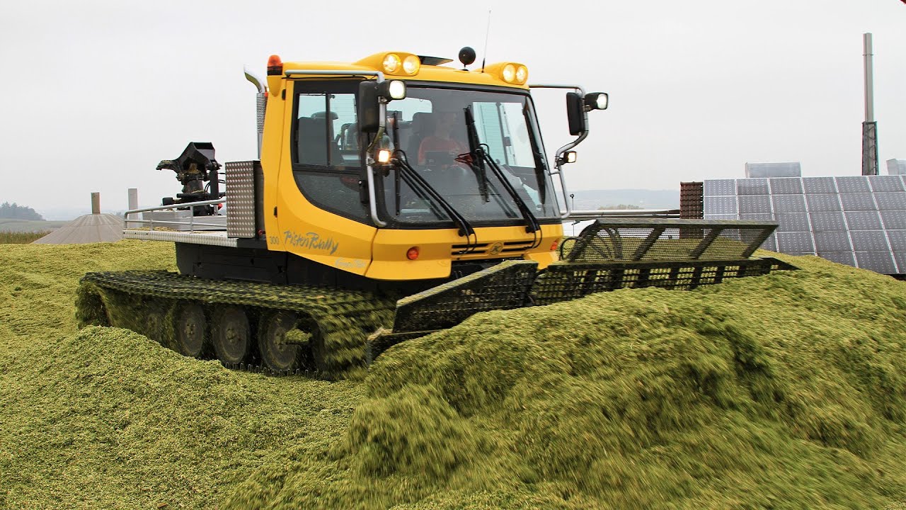 Silo walzen mit PistenBully 300 GreenTech