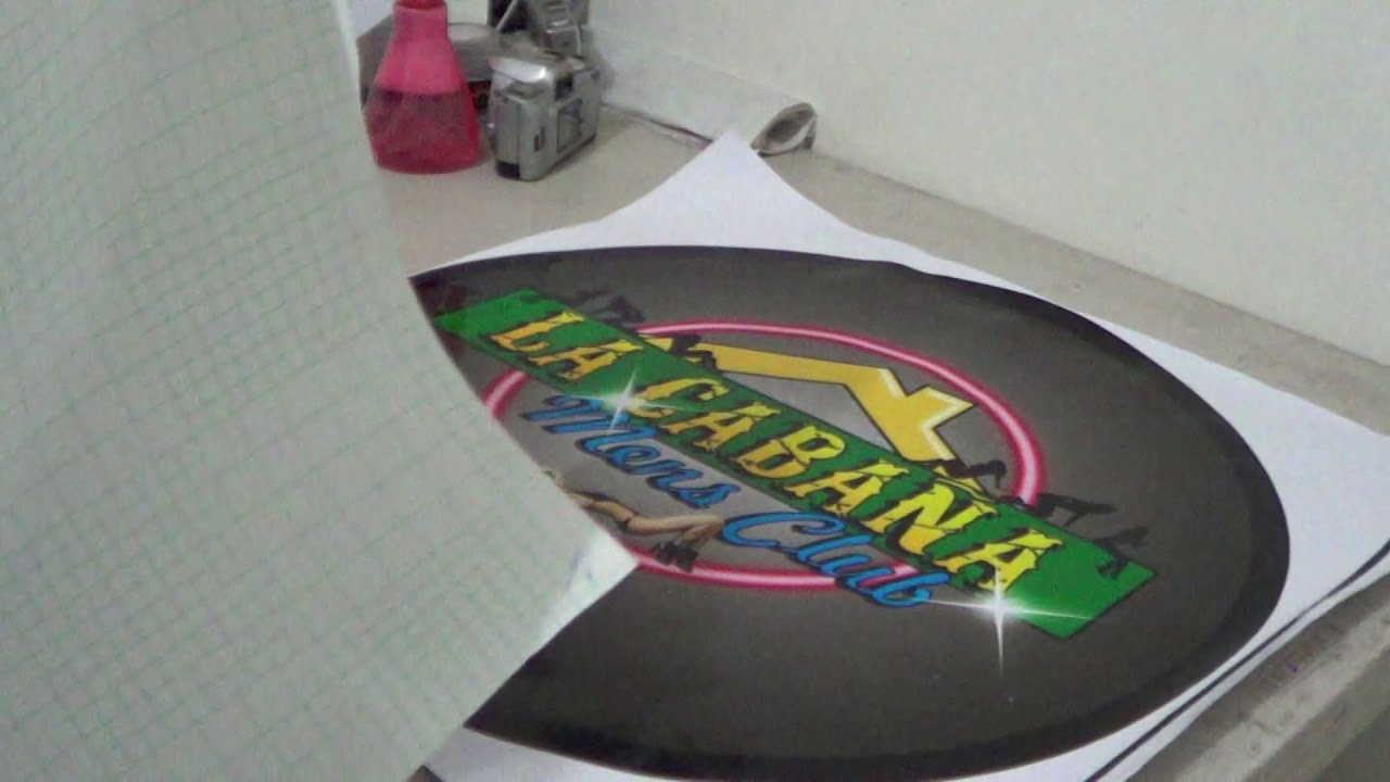 colocacion manual  de laminado transparente sobre vinil