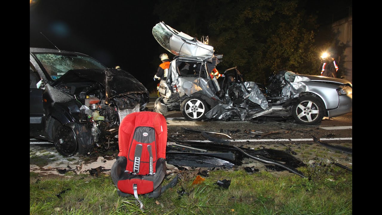 Besonders dramatisch: Einsatzkräfte kannten beide Opfer - Zwei Frauen sterben bei Horrorcrash