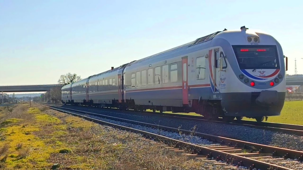 Aşırı Hızlı Uzun Kornalı Geçiş Uşak -İzmir Yolcu Treni 15404 / Passing scenic passenger train 