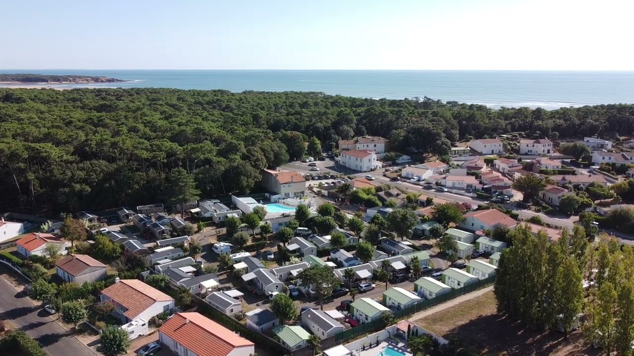 Camping Les Flots de l'Océan : camping familial à taille humaine en Vendée, plage du Veillon