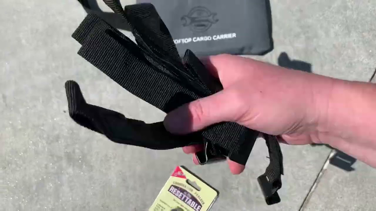 Sailnovo car rooftop carrier bag review and demo by Sara