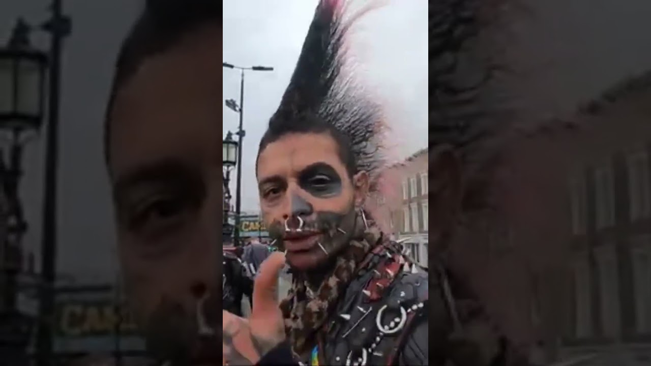 THE PUNKS AT CAMDEN | LONDON TRAVELS AT CAMDEN LOCK MARKET | CAMDEN TOWN TRAVELS MUST VISIT LONDON