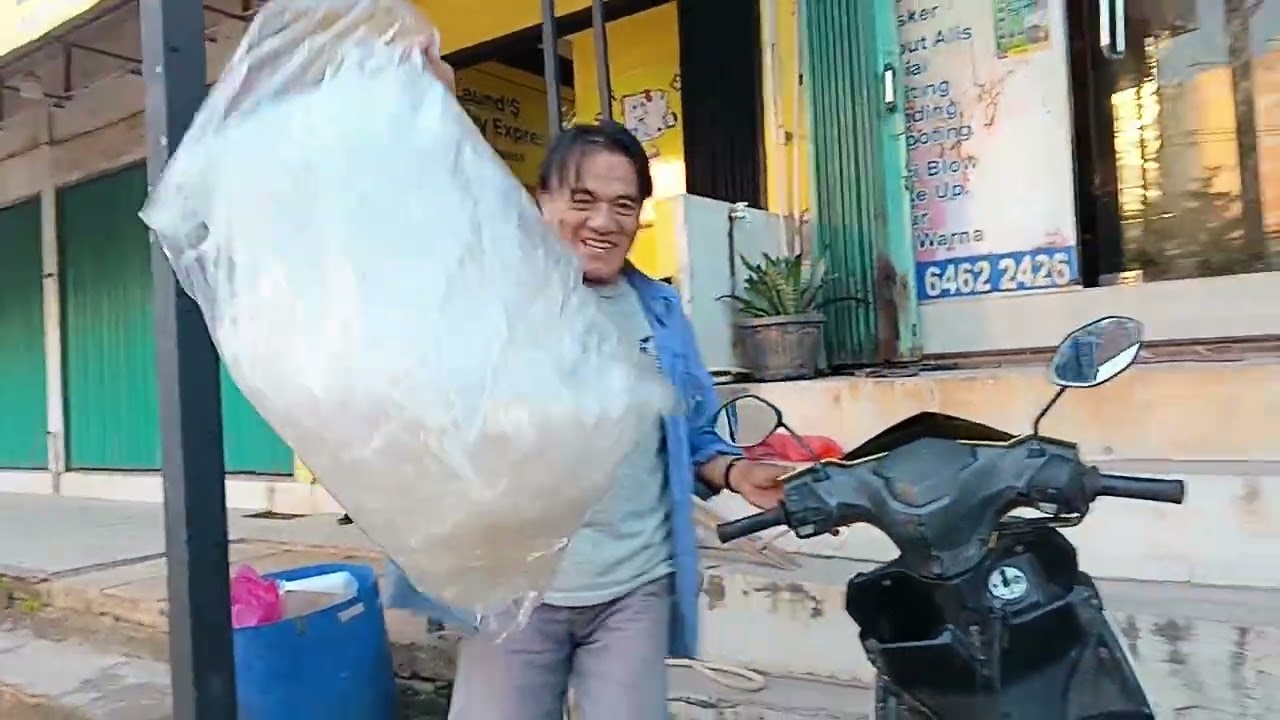 Menjemput karyawan mau bongkar pelaminan...