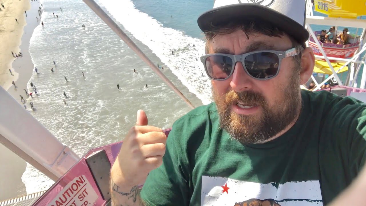 TDW 1856 - Solar Powered Ferris Wheel Over The Ocean