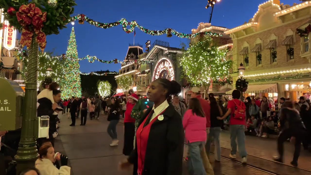 🔴 Live: Sunday Christmas Night Stream at Disneyland! Parades, Fireworks, WoC, and Rides!