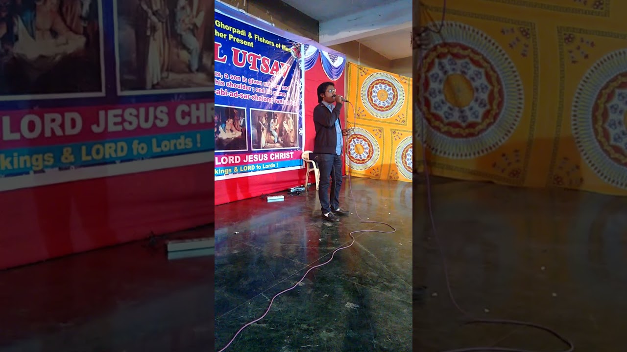 Moses Mahapure singing at Ghorpadi