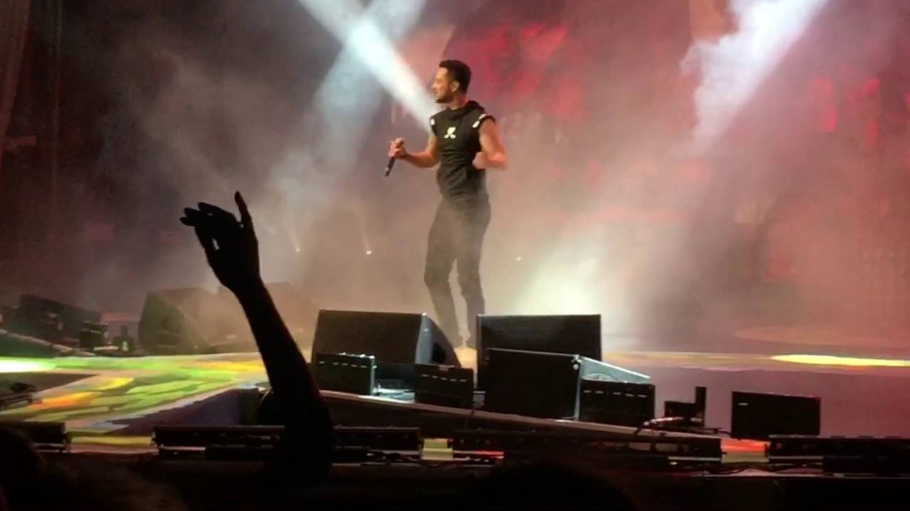 Murat Boz - Adını Bilen Yazsın Harbiye Konseri HD